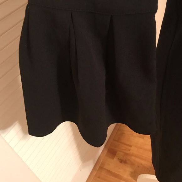 Black sheath with pleated bell sleeves - Picture 6 of 7